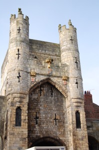 A gatehouse in the city wall at York serves as a museum about Richard III